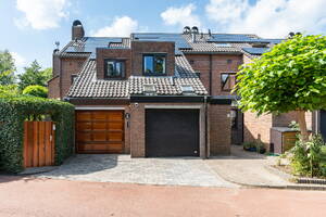 Domela Nieuwenhuislaan 17, Leiden