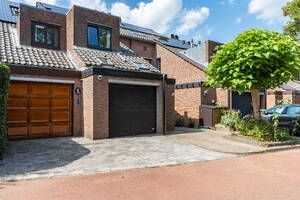 Domela Nieuwenhuislaan 17, Leiden