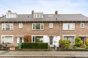 Nassaukade 35, Voorschoten