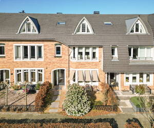 A. Roland Holststraat 21, Voorschoten